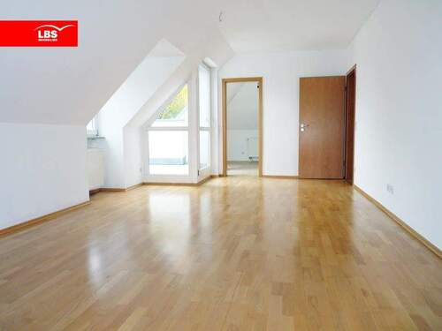 Wohnzimmer Beispiel Dachgeschosswohnung - Dachgeschosswohnung im Ortskern Eichwalde