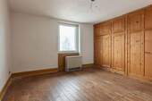 Zimmer mit Schrankwand OG - 