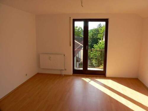 Schlafzimmer mit kleinem Balkon - 