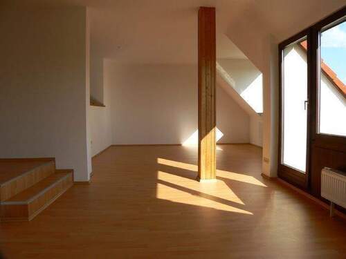 Wohnzimmer - 2 Zimmer Etagenwohnung zur Miete in Zirndorf