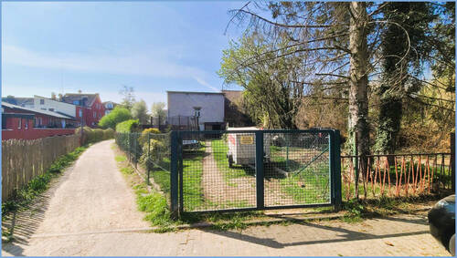 Gartenansicht und angrenzender Weg - 