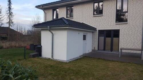 Häuser von hinten mit Abstellraum - 