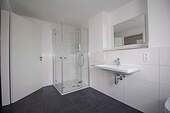 Bad mit Dusche - 