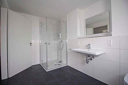Bad mit Dusche - 