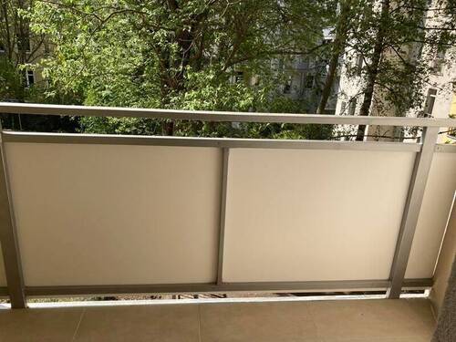 IMG_1289 - Großzügige 2-Zimmerwohnung mit Laminat, Balkon, Wanne und Einbauküche!