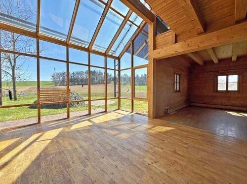 Essbereich/Wintergarten - Zwischen Wald und Wiese: Freistehendes Holz-Blockhaus mit Wohlfühlfaktor!