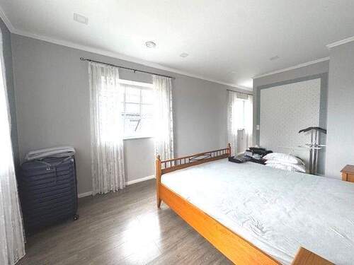 Schlafzimmer mit Ankleidebereich - 