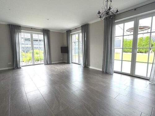 Wohn-/Speisezimmer - 