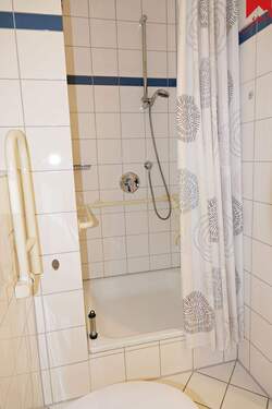 Badezimmer, Dusche (Vergleichsbild aus der Nachbarwhg.) - 