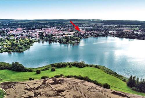 Blick zum Objekt am Mündesee - Mehrfamilienhaus mit Baugenehmigung für rd. 630 m² Wohnfläche in der Uckermark