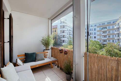 Loggia mit Südwestausrichtung - 4 Zimmer Etagenwohnung in Berlin