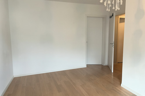 Schlafzimmer mit Zugang zum Badezimmer - 