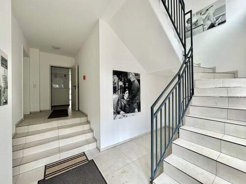 Treppenhaus - 2 Zimmer Etagenwohnung zur Miete in Leipzig