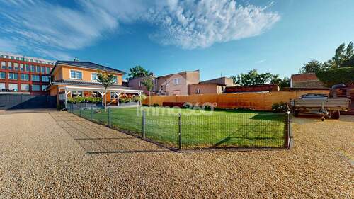 großes gepflegtes Grundstück - 