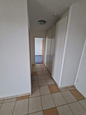 Flur mit Einbauschränken - 