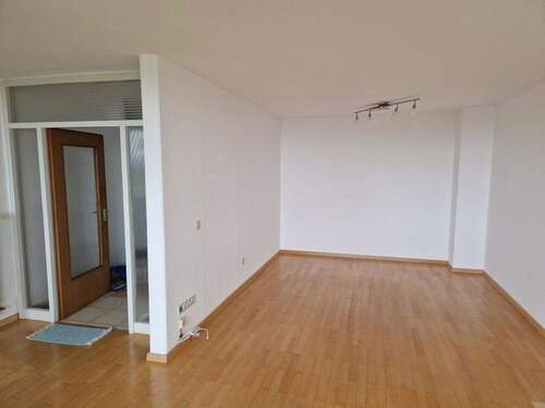 Wohnzimmer - 2 Zimmer Etagenwohnung zum Kaufen in Friedrichshafen