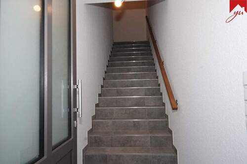 eigener Eingang bzw. Treppenaufgang - 