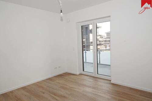 Schlafzimmer mit Zugang zum Balkon - 