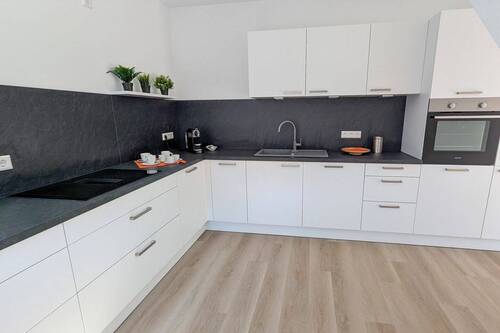 Einbauküche mit viel Stauraum - 4 Zimmer Etagenwohnung in Chemnitz