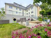 Spielplatz mit Blick zum Haus - 