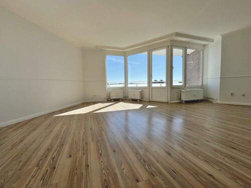 Wohn-/Schlafraum mit Blick zum Balkon - 1 Zimmer Etagenwohnung in Sylt/Westerland