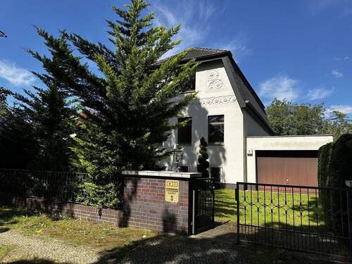 Strassenansicht - 4 Zimmer Einfamilienhaus in Berlin