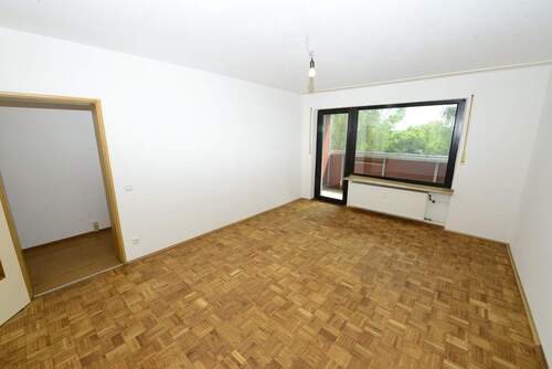 Wohnzimmer, weitere Ansicht - 2 Zimmer Etagenwohnung in Würzburg