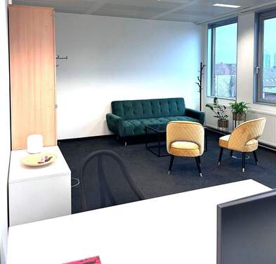 helles Teambüro mit Michel-Blick - 