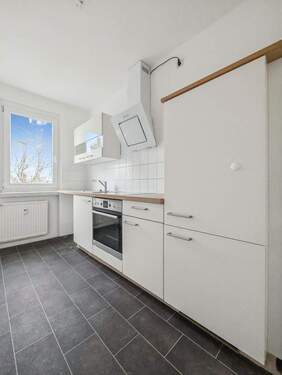 Küche - Wohnkomfort in Neustadt (Sa): Traumwohnung (4 Zi.) mit Tageslichtbad, EBK, Loggia & Stellplatz