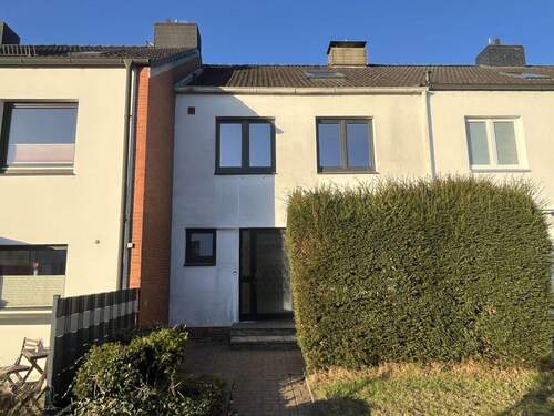 Frontansicht - Günstige Gelegenheit! Mittelreihenhaus als Sanierungsobjekt auf Erbbaugrundstück