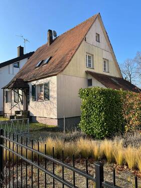Nordostansicht - 7 Zimmer Einfamilienhaus in Neu-Isenburg