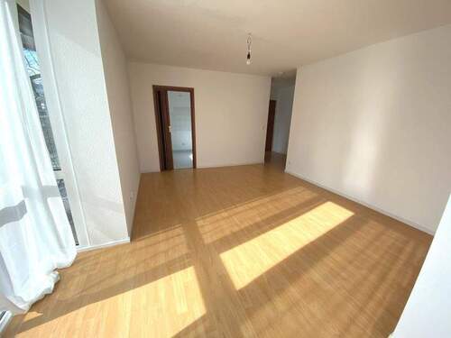 Wohnzimmer - 2 Zimmer Etagenwohnung zur Miete in Plauen