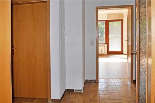 Diele mit Blick zum Wohnzimmer - 