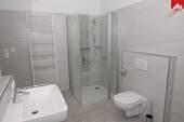 Badezimmer mit Dusche - 