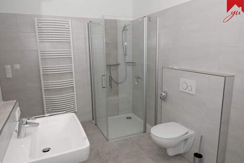 Badezimmer mit Dusche - 