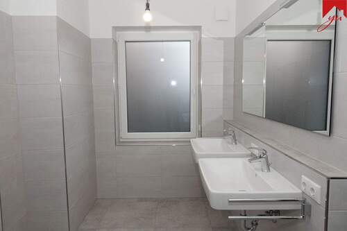 Badezimmer mit Fenster - 
