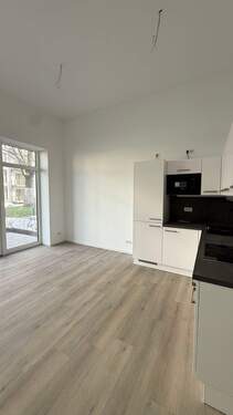 Wohnzimmer und Einbauküche - 3 Zimmer Etagenwohnung in Bamberg