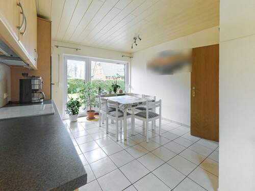 Küche Ansicht I mit Essplatz - 