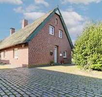 Reetdachidylle im Norden - DHH auf großem Grundstück mit Ausbaupotenzial - Helmstorf / Kühren