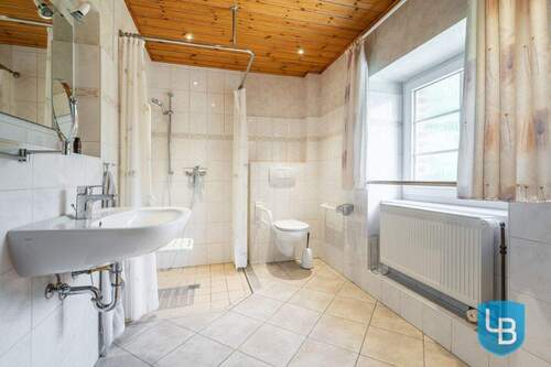 Modernes Bad mit ebenerdiger Dusche - Doppelhaushälfte mit 74,40 m&sup2; in Helmstorf / Kühren zum Kaufen