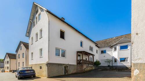 Außenansicht - Attraktive 3-Zimmer-Wohnung im Erdgeschoss - modernisiert & gut geschnitten