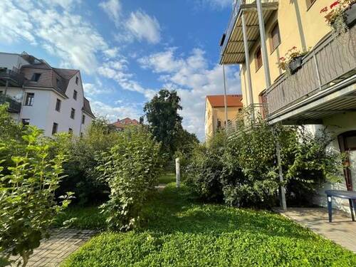 Hausgarten mit Balkonansicht.jpeg - 