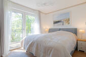Schlafzimmer mit Zugang zum Balkon - 
