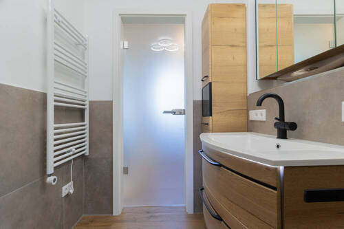 Hochwertige Einbauten im Badezimmer - 