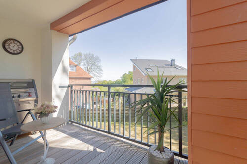 Loggia mit Weitblick bis zum Hafen - 