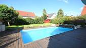 und Ausgang zum beheizten Pool - 