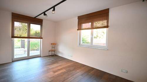 Praktisches Büro oder Gästezimmer im Erdgeschoss - 