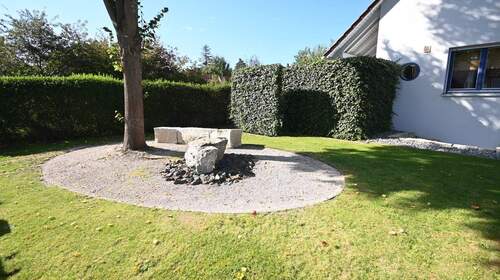 ....gepflegtem Vorgarten... - 