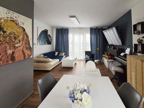 Wohnzimmer - Ein Zuhause zum Ankommen: neuwertiges EFH in ruhiger Familienlage nahe Berlin