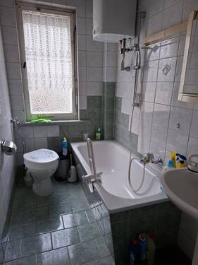 saniertes Bad im OG - 